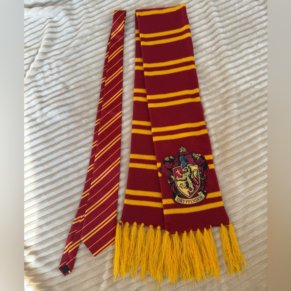 Harry Potter Gryffindor Scarf and Tie Set